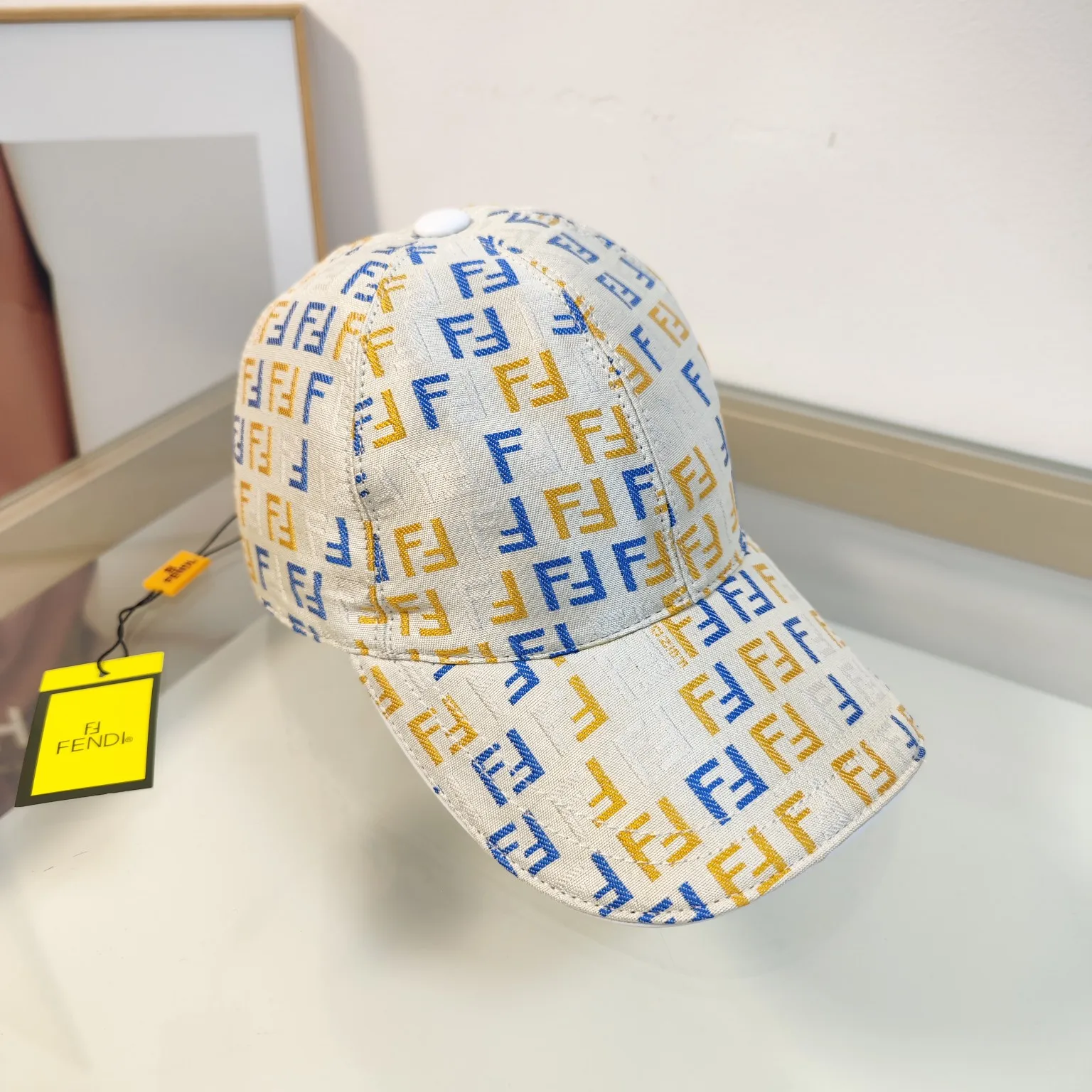 Fendi cap dx85